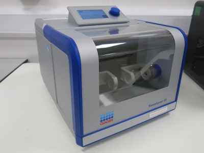 Qiagen TissueLyser III, Sample Disruption Preparation Unit, S/N 42-2304644, DOM 06/2023 with Manual.