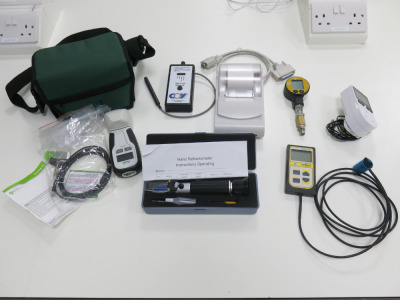 7 x Assorted Laboratory Items to Include: PSI Aquapen, Hand Refractometer, Gas Leak Detector, Micro Printer, Keller LE02-E1 Gauge, Timed Probe & Quantum Flux (As Viewed).