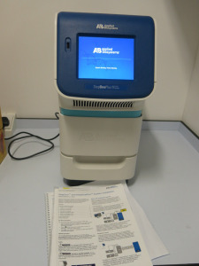 Applied Biosystems StepOnePlus Real-Time PCR System, S/N 2720011264, Touch Screen with Operating Manuals.