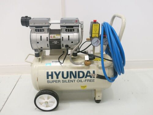 Hyundai Mobile Air Compressor, 24 Litre, Model HY7524, S/N 752400604.