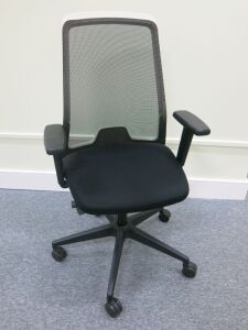 Interstuhl Everyis1 White & Black Mesh Office Swivel Chair.