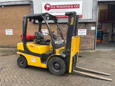 (2012) Yale 2300kg Counterbalance Gas Forklift with Triple Mast, Model GLP 25VX E2170, S/N B875B24503K. Hours 2714. Comes with Key and Latest Service Report May 2023.