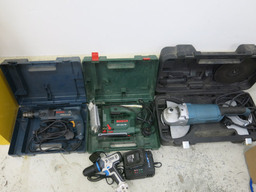 4 x Power Tools to Include: Erbauer ERB371GRD 2300w, 230mm Angle Grinder in Carry Case, Bosch PST 850 PE Jigsaw in Carry Case, Bosch GSB 20-2RE Hammer Drill in Case & Mac Cordless 18v Drill with Battery & Charger.