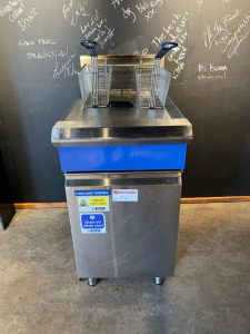 Blue Seal Gas Twin Pan Deep Fat Fryer, Model GT46, S/N 23052258. Comes with 2 Baskets.