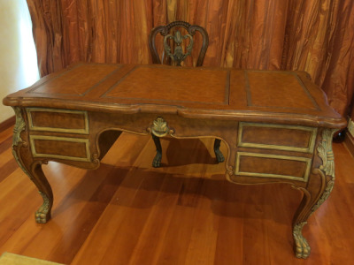 Vintage Style Ornate Desk with 5 Draws, Faux Leather Effect Inlay Top with Ornate Wood Padded Chair. Size H77 x W150 x D77cm.