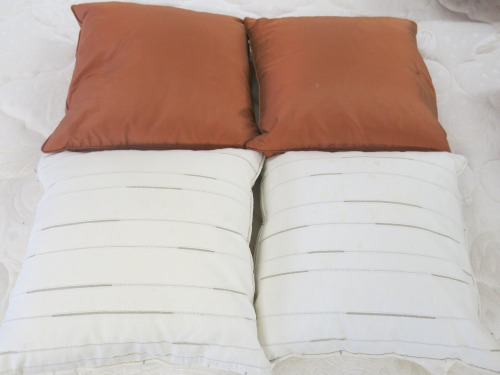 2 x Pairs of Feather Filled Cushions in 2 x Red & 2 x White. Size 40cm.