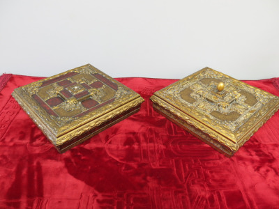 2 x Gilt Wood Decorative Boxes with 1 Plush Red Lining & 1 Black Interior. Size H8 x 32 x 32cm. NOTE: 1 knob missing.