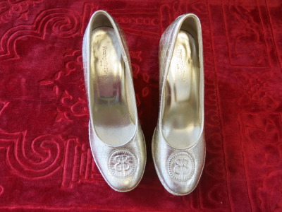 Pair of Francois Pinet Ladies Wedge Shoes in Gold, Size 37 1/2. Lightly Worn.