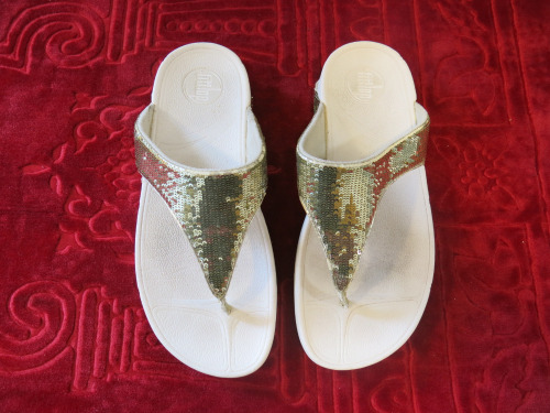 Pair of Fitflop Ladies Flipflop Shoes in Gold, Size UK 5. Lightly Worn.