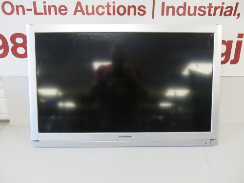 Grundig 32 LCD TV, Model 32 VLE 8130 SL. Comes with Part Wall Bracket. NOTE: scratches to screen