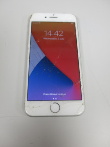 Apple iPhone 8, 64GB In White. NOTE: crack to screen & carcass