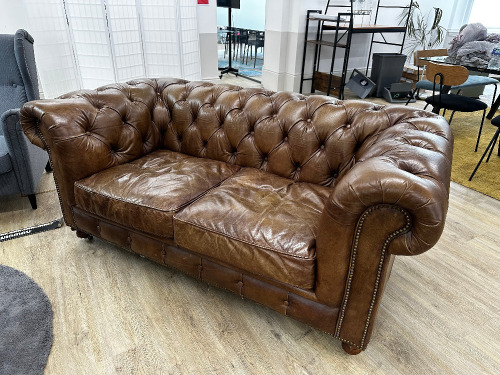 Halo Brown Leather Chesterfield Style 2 Seater Sofa with Stud & Button Back Detail, Size H80 x W180 x D90cm.