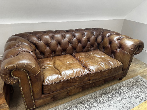 Halo Brown Leather Chesterfield Style 2 Seater Sofa with Stud & Button Back Detail, Size H80 x W180 x D90cm.