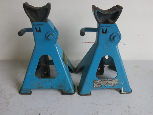 2 x Silver Line 3 Tonne Adjustable Axle Stand, MFG JAN 2014, 6000KG Per Pair.