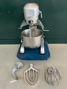 Buffalo Heavy Duty Mixer, Model GL191. Comes with Stainless Steel Bowl, Whisk, Dough Hook & Beater