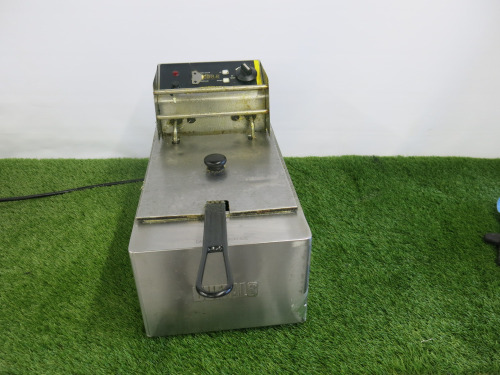 Buffalo Table Top Single Basket Deep Fat Fryer.