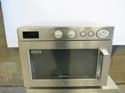 Samsung Commercial 1500w Microwave, Model CM1519.