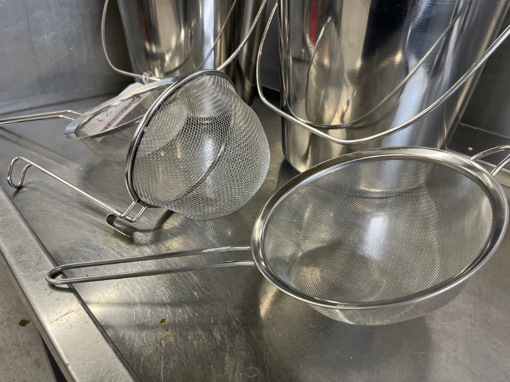 2 x Stainless Steel Buckets & 3 x Assorted Sized Wire Sieves.