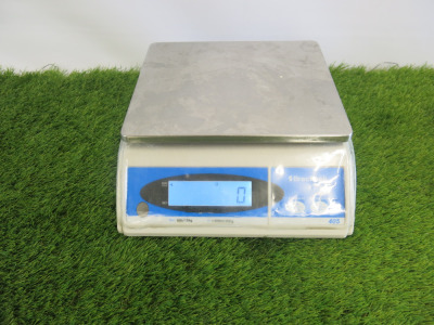 Brecknell Bench Scales, Model 405-LCD. Capacity 15 KGS.
