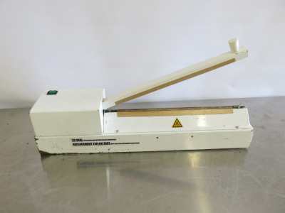 Snappy Crocodile Sealer, Model C01379.