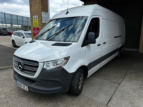 BU69 OCZ: Mercedes Benz Sprinter 314 CDI Panel Van in White, 2143cc, Manual, Diesel, Mileage Approx 80,000, MOT Expires 19/11/2024. Comes with 2 x Keys & Log Book. NOTE: currently not starting, battery requires attention.