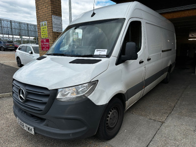 EU68 YWH: Mercedes Benz Sprinter 314 CDI Panel Van in White, 2143cc, Manual, Diesel, Mileage 198746, MOT Expires 01/08/2024. Comes with 2 x Keys, V5C & Manual. NOTE: crack to windscreen (As Viewed/Pictured).