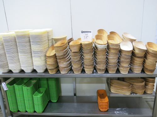 1170 x Assorted Proving Baskets/Trays to Include: Approx 800 x White Plastic, 170 x Green Plastic, 200 x Wooden Baskets & 6 x Orange Plastic (As Viewed).