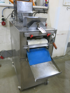 Mono 12" Bread Dough Moulder/Divider.