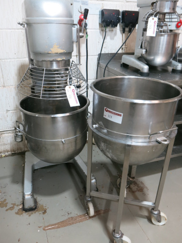 Sinmag Europe Floor Standing Spiral Mixer, Model SM500CS, S/N 150112.0012, Year 2015. Comes with 2 Mixing Bowls on Stands, Whisk & Dough Hook.