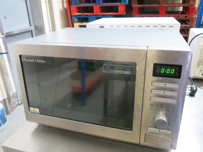 Russell Hobbs 900W Combi Microwave Oven, Model RHM3002.