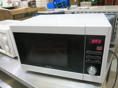 Igenix 900W Microwave Oven, Model IG3093.