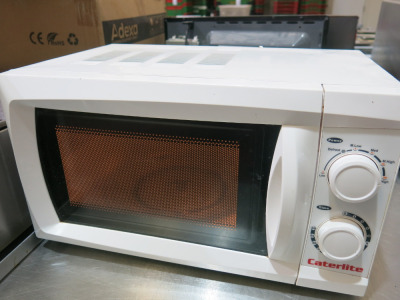 Caterlite 700w Microwave Oven, Model CN180.