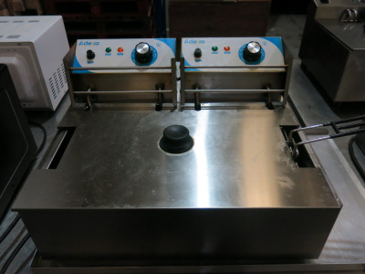 Adexa Tabletop Electric Fryer, Model MAR EF 83. Comes with 1 x Basket.