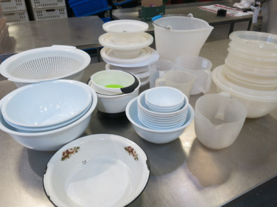 45 x Assorted Sized Mixing Bowls, Jugs, Collanders & Rotating Cake Stands.