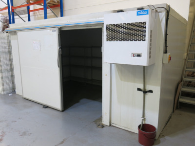 Scandia Walk in Chiller with Sliding Door, Tecool Monoblock Refrigeration Unit, Model LY200DGM/H, DOM 08/2014. Size H220 x W450 x D250cm. Comes with 3 x 4 Shelf Wire Racks. NOTE: last temp recorded 30th June, buyer to dismantle and remove from site.