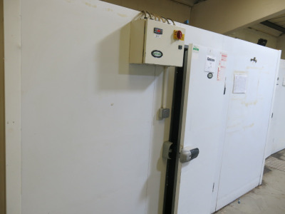 Foster Walk In Freezer with Single Door, Foster Refrigeration Unit. Size H210 x W370 x D240cm. Comes with 3 shelf wire Racks. Wire . NOTE: last temp recorded 15th July, buyer to dismantle & remove from site.