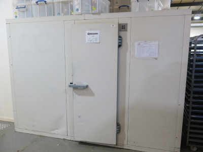 Polar Walk In Chiller with Single Door, Zanotti Refrigeration Unit, Model BGM2297F/ABR, S/N 0529388E, YOM 2005, Size H210 x W300 x D225cm. Comes with 2 x 4 Shelf Wire Racks. NOTE: buyer to dismantle & remove from site.