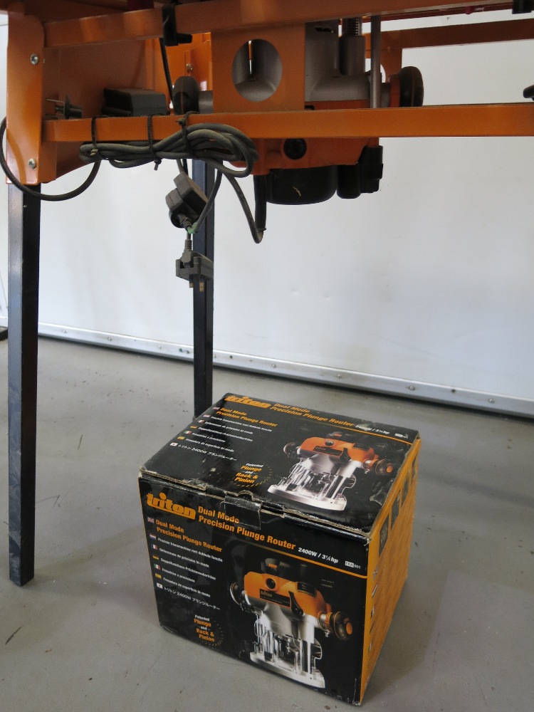 Triton Router Table RTA300 with Triton Dual Mode Precision Plunge ...