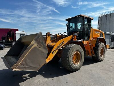 (2018) Hyundai Loading Shovel, Model Wheel Loader HL940, S/N HHKHW400AJ0000706, Running Hours 4674.6. Fitted with BAC Loading Shovel. Comes with Key.