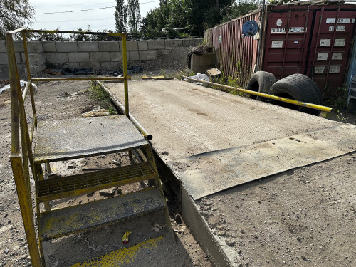 8m x 3m Commercial Weigh Bridge (Above Ground) with Mettron Weighing Read Out Display & Printer (As Viewed). (LOCATED IN YARD 3).