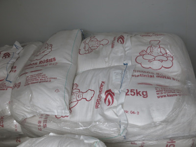 Pallet Containing 40 x 25Kg Bags of Wheat Flour, 812C, BBE 14/04/25.