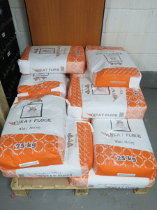 Pallet Containing 16 x 25Kg Bags of Domson Ltd Strong Wheat Flour, BBE 14/10/24.