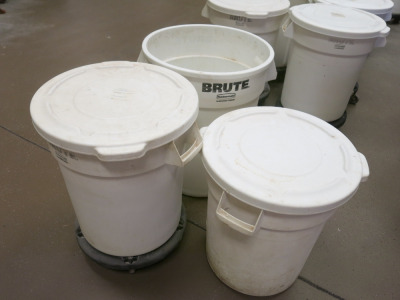 3 x Rubbermaid Brute Plastic Bins, 1 on Castors, In White.