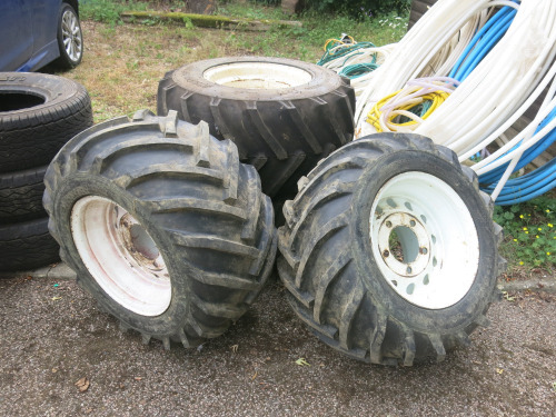 Set of 4 Wheels & Floatation Tyres, 31 x 15.50-15, 5 x Stud Landrover Fittings for Danmdo Rig Axles.