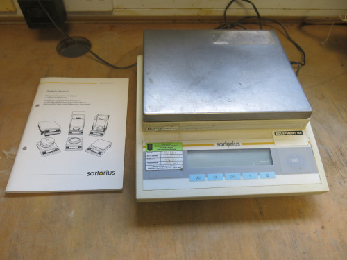 Sartorius Set of Scales. Max 6100g in 0.1g. Comes with Manual.