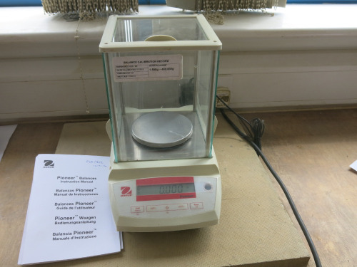 Ohaus Pioneer Electronic Balance Unit. Comes with Manuals.