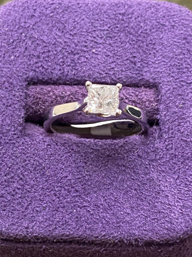 18ct White Gold Ring with Princess Cut Diamond (.87ct). Ring Size M. RRP £4950