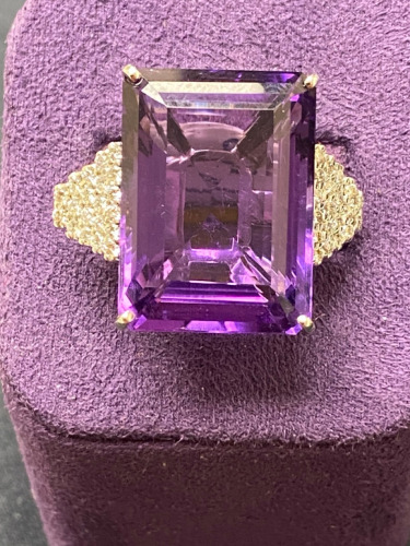 18ct White Gold Amethyst (25ct) & (.80ct) Diamond Ring. Size M. RRP £3300.