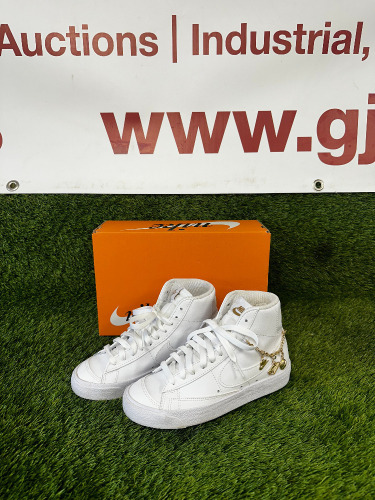 Pair of Nike W Blazer Mid '77 LX, White Trainers, Size UK 3. Comes in Box. NOTE: worn in good condition.