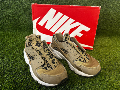 Pair of Nike Women's Air Huarache Print Trainers, Size UK 3. Comes in Box (No Laces). NOTE: worn condition.